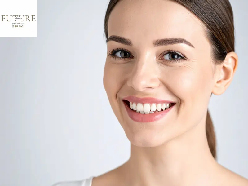 Sorriso durante un trattamento con allineatori